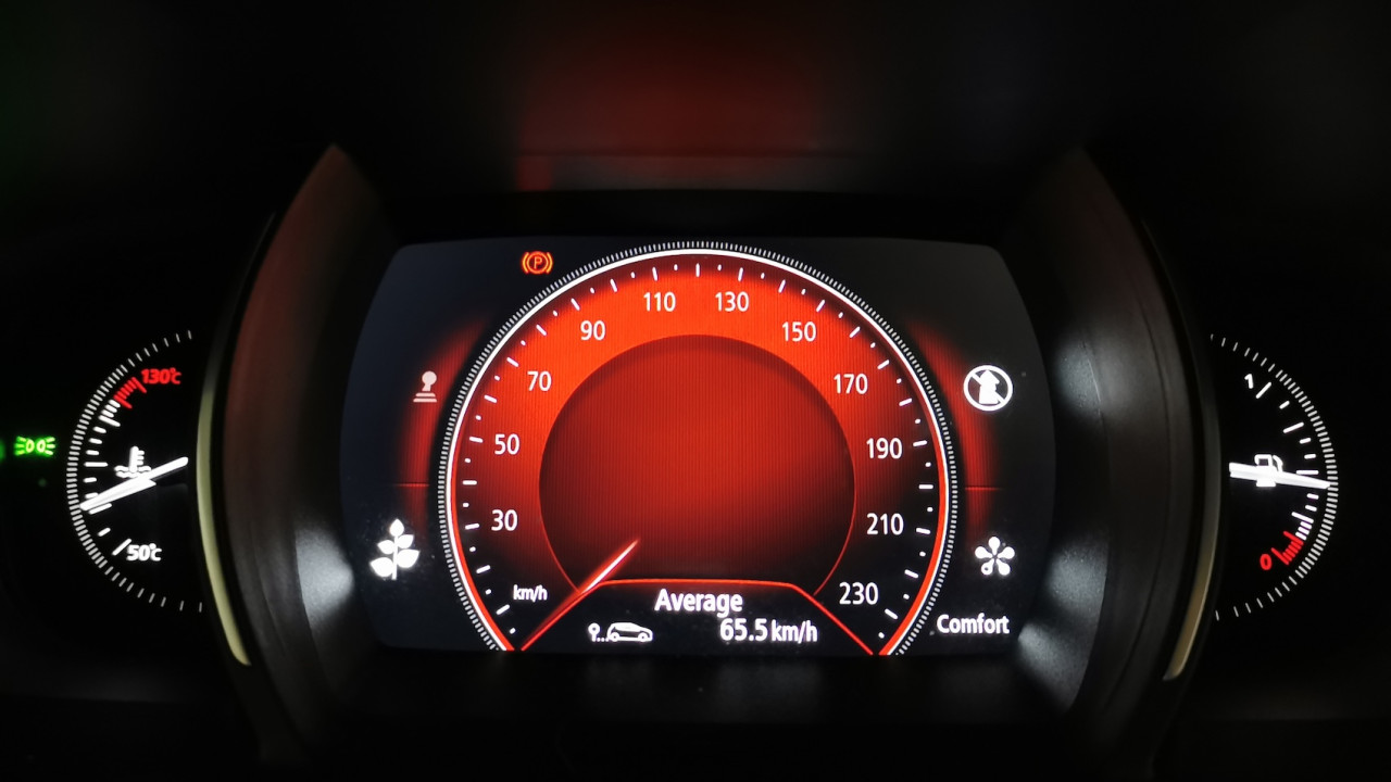 Czerwona kontrolka z samochodem i kluczem – co sygnalizuje?