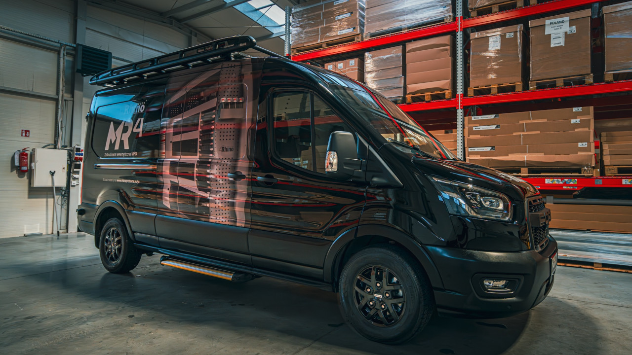 Ford Transit – mobilny warsztat z zabudową od firmy Rhino dostępny w sieci Ford Polska