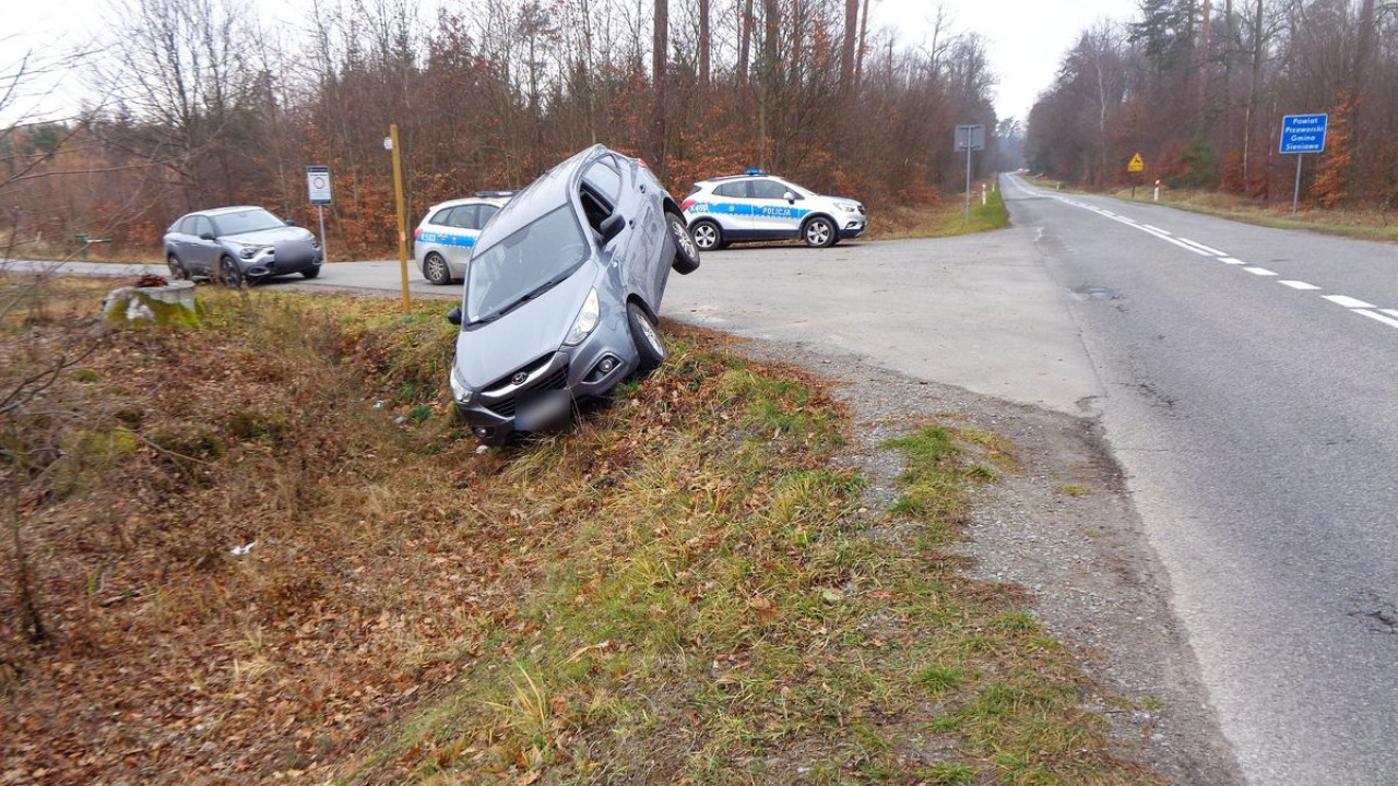 55-latek był tak pijany, że wjechał do rowu