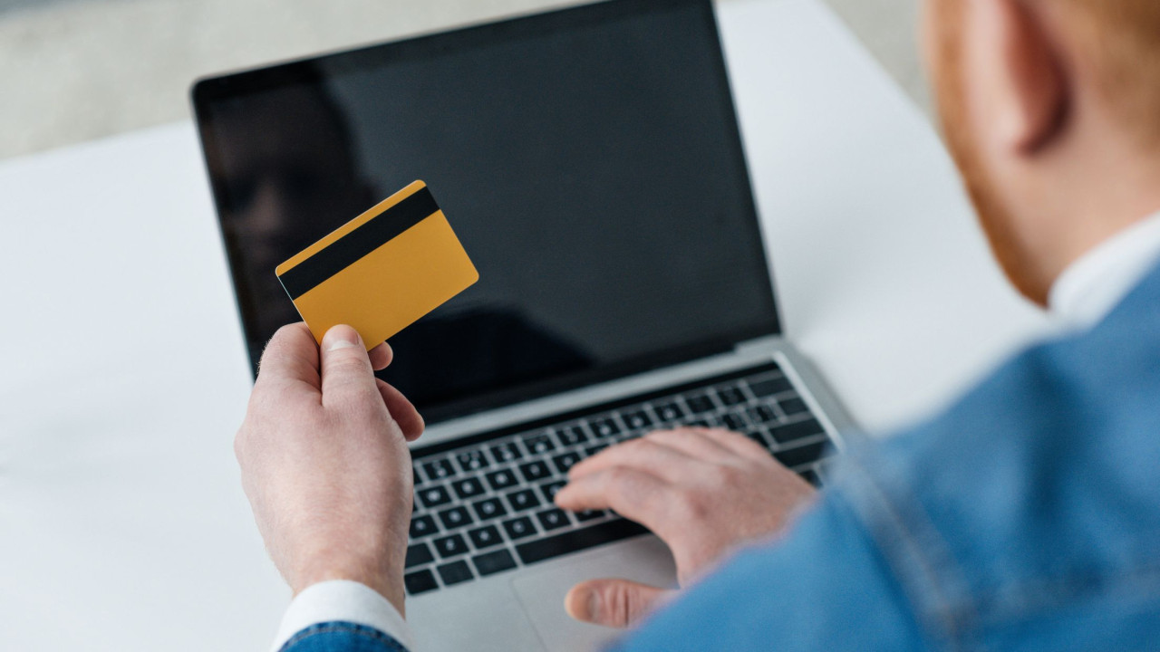 Polacy coraz częściej kupują samochody online – wzrost o 30%