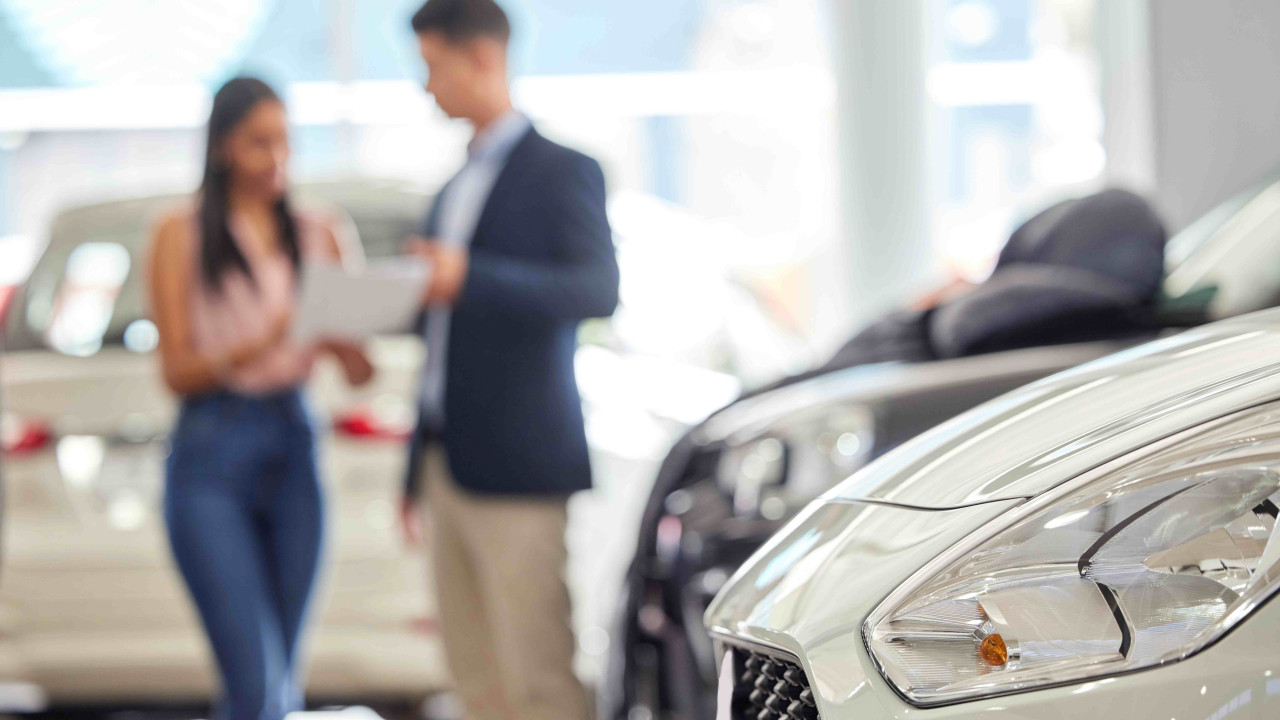 Masowe bankructwa rosyjskich dilerów samochodowych: zamknięcia salonów