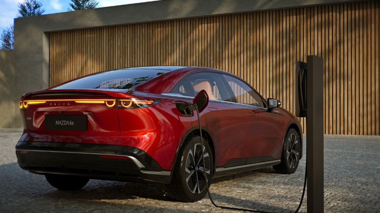 Mazda wkracza na rynek z nowym samochodem elektrycznym