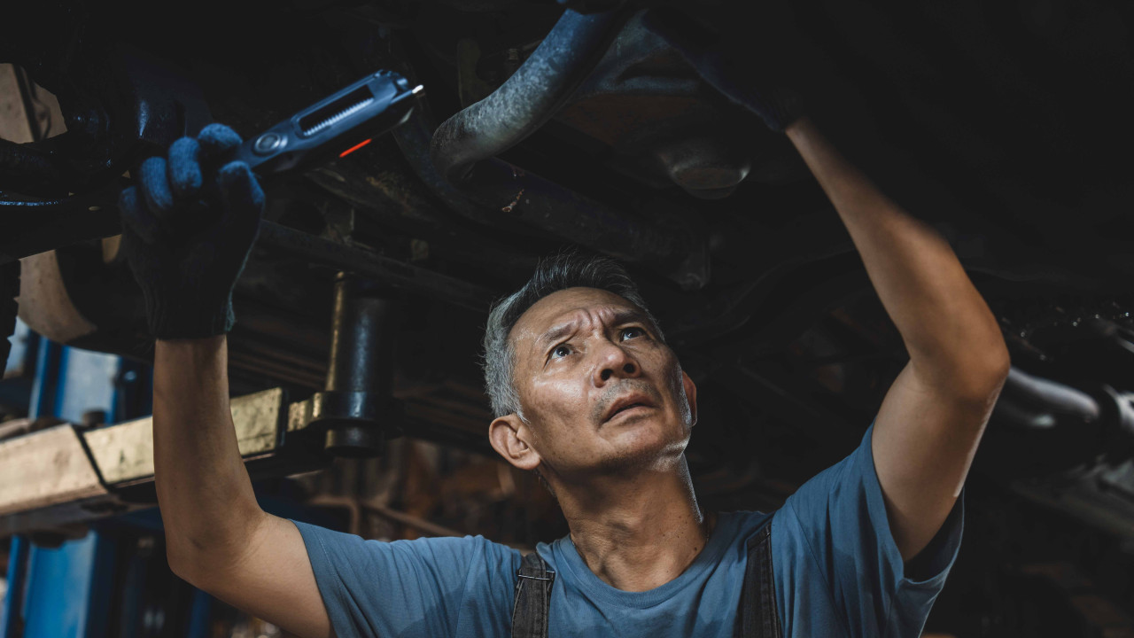 7 sygnałów, że czas zmienić mechanika samochodowego