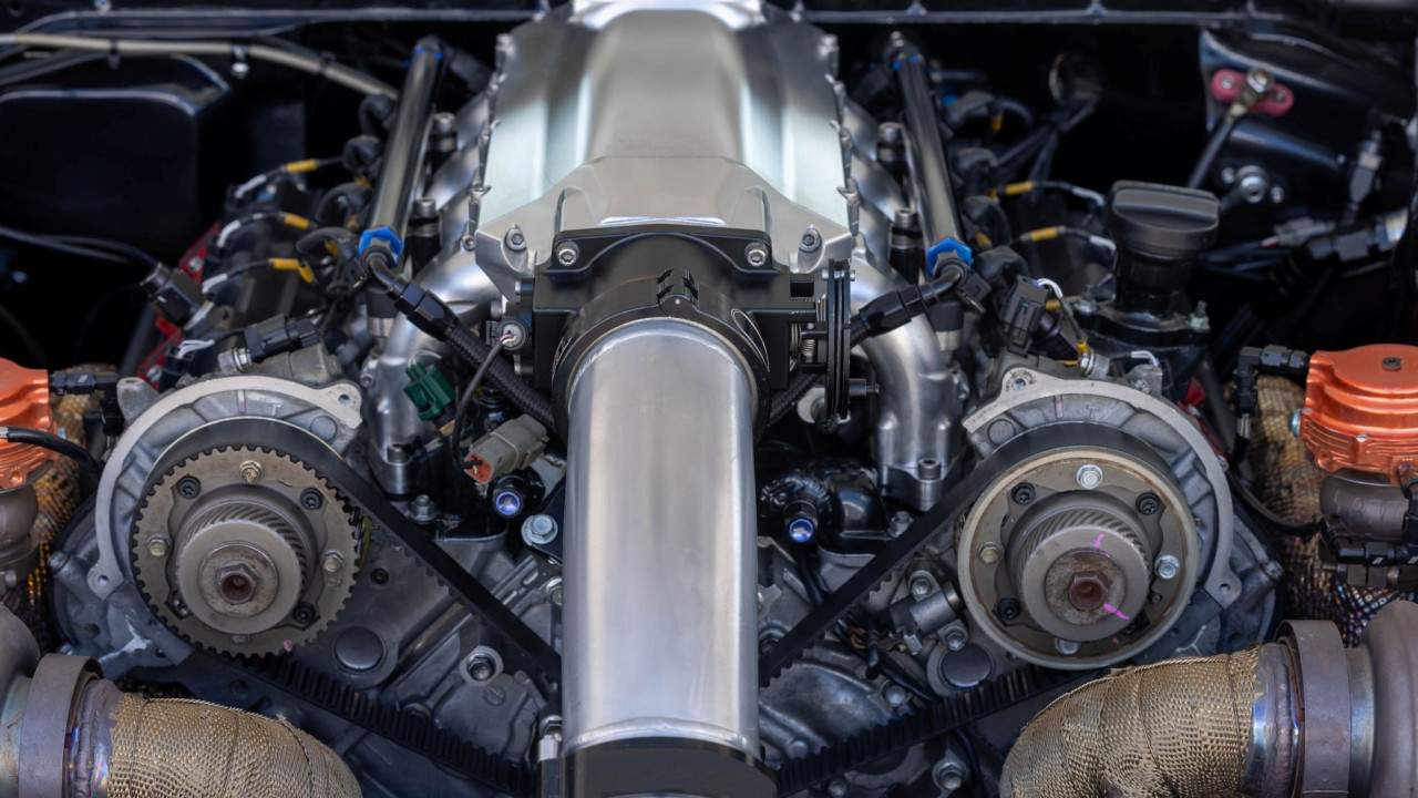 Elektromobilność kontra V8: zaskakujący zwrot akcji w motoryzacji