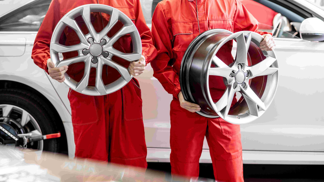 "Opony całoroczne zimą za granicą: Co musisz wiedzieć w 2025 roku"