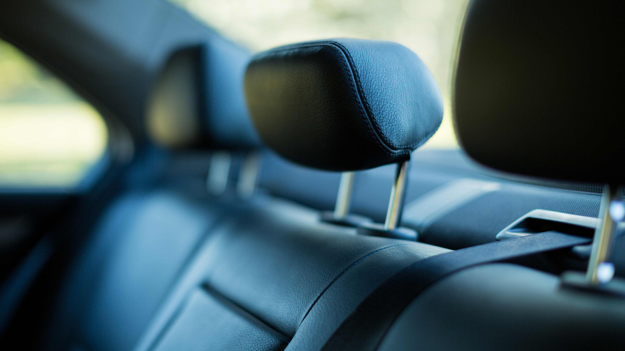 Jak ustawić fotel w aucie, by uniknąć bólu pleców? Sprytny sposób Mazdy