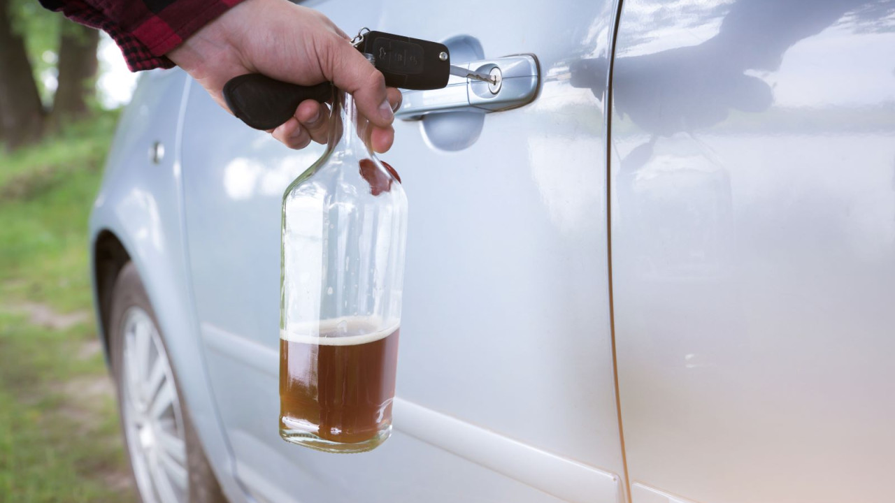 Pijany kierowca ciężarówki zatrzymany po uszkodzeniu kilku pojazdów