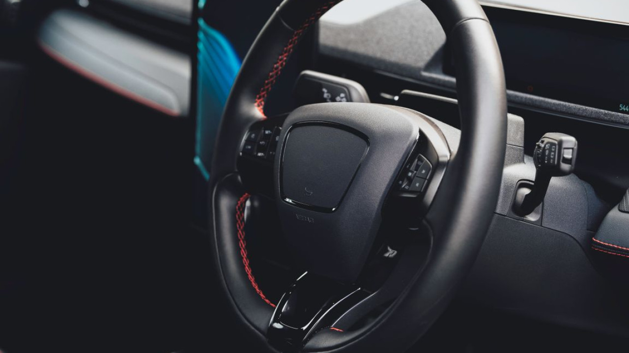 Omoda odpowiada TVN: O co chodzi z tą kierownicą?