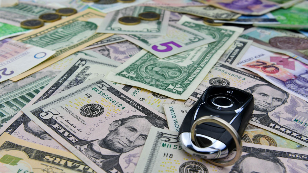 Jak obniżyć koszt nowego samochodu o kilkanaście procent? Sprawdź trik!