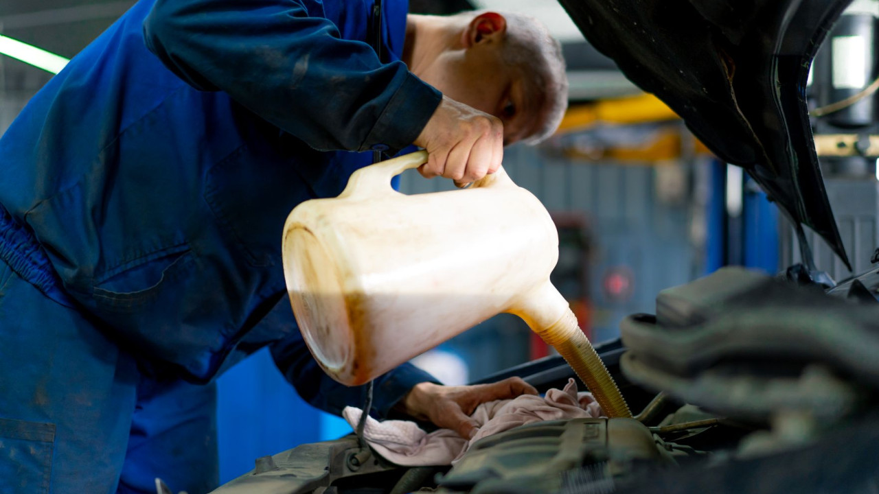 Uwaga: Jak drobny błąd przy wymianie oleju może sporo kosztować