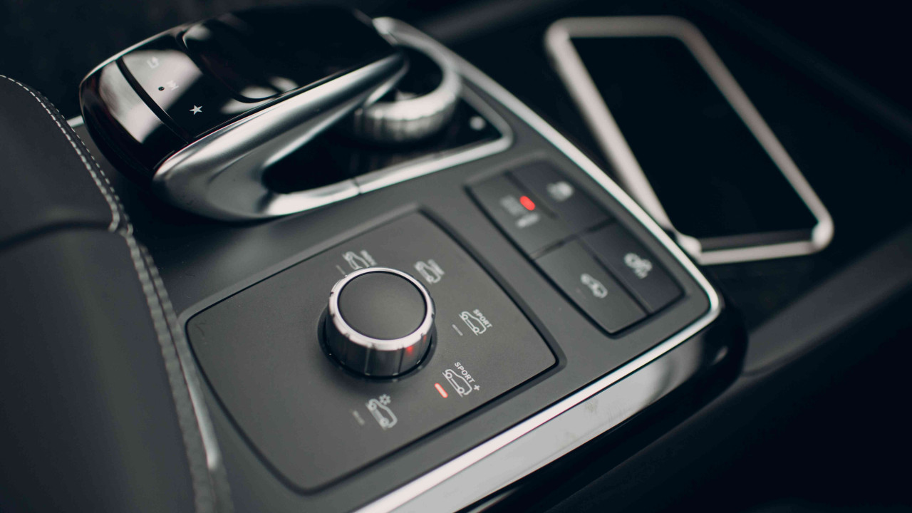 Nowy Mercedes GLC 2026 dostępny w cenniku. Wkrótce nowe wersje!