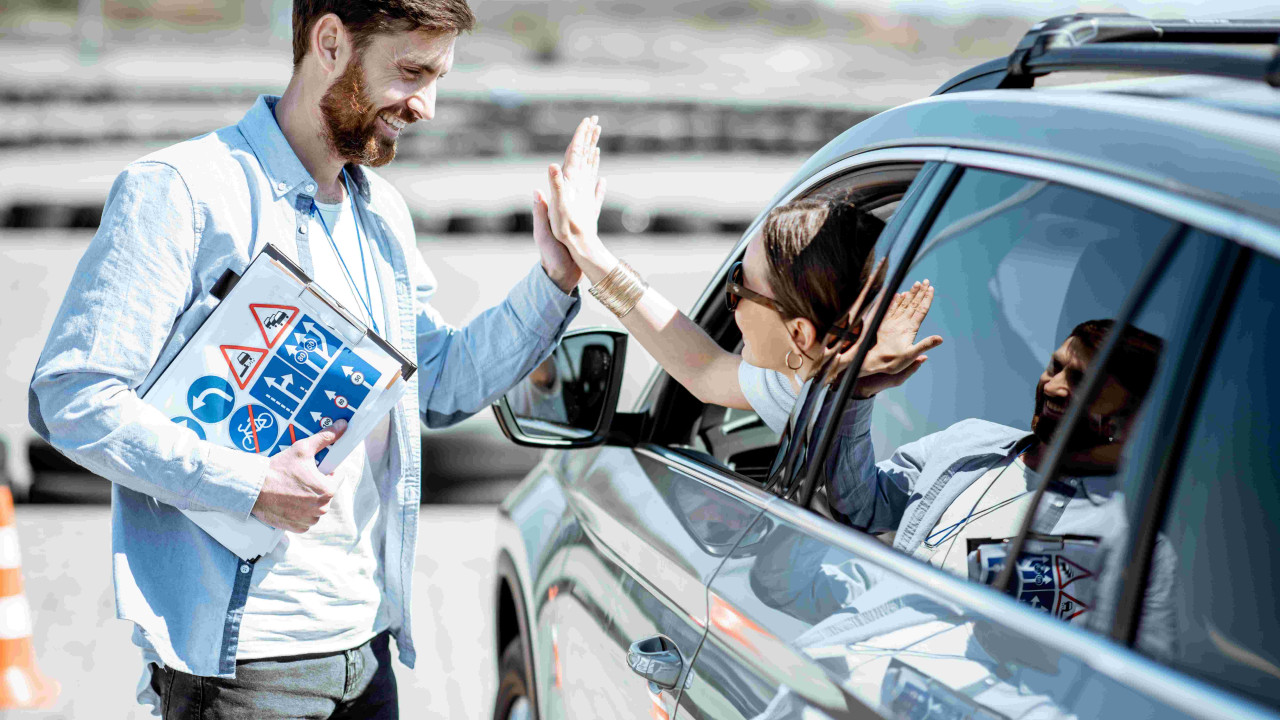 Komis vs. osoba prywatna: co bardziej opłaca się kierowcom?