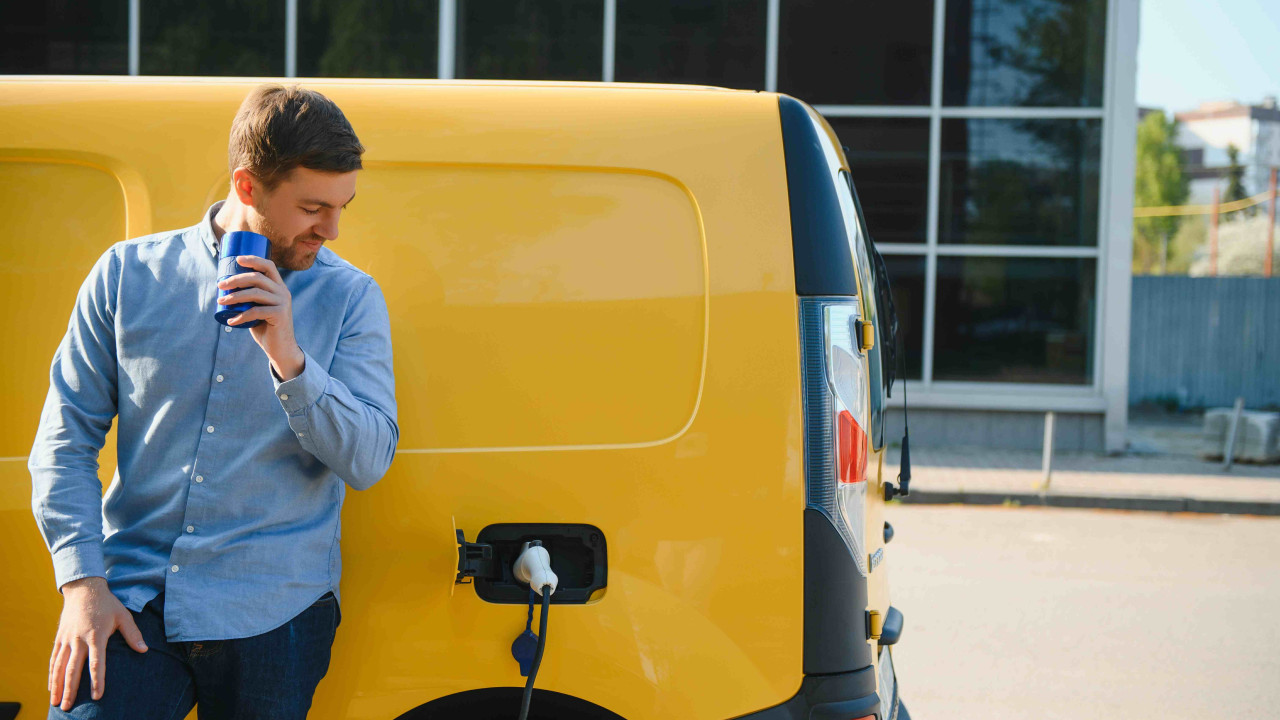 Renault przedstawia nowego elektryka – przyszłość miejskich dróg