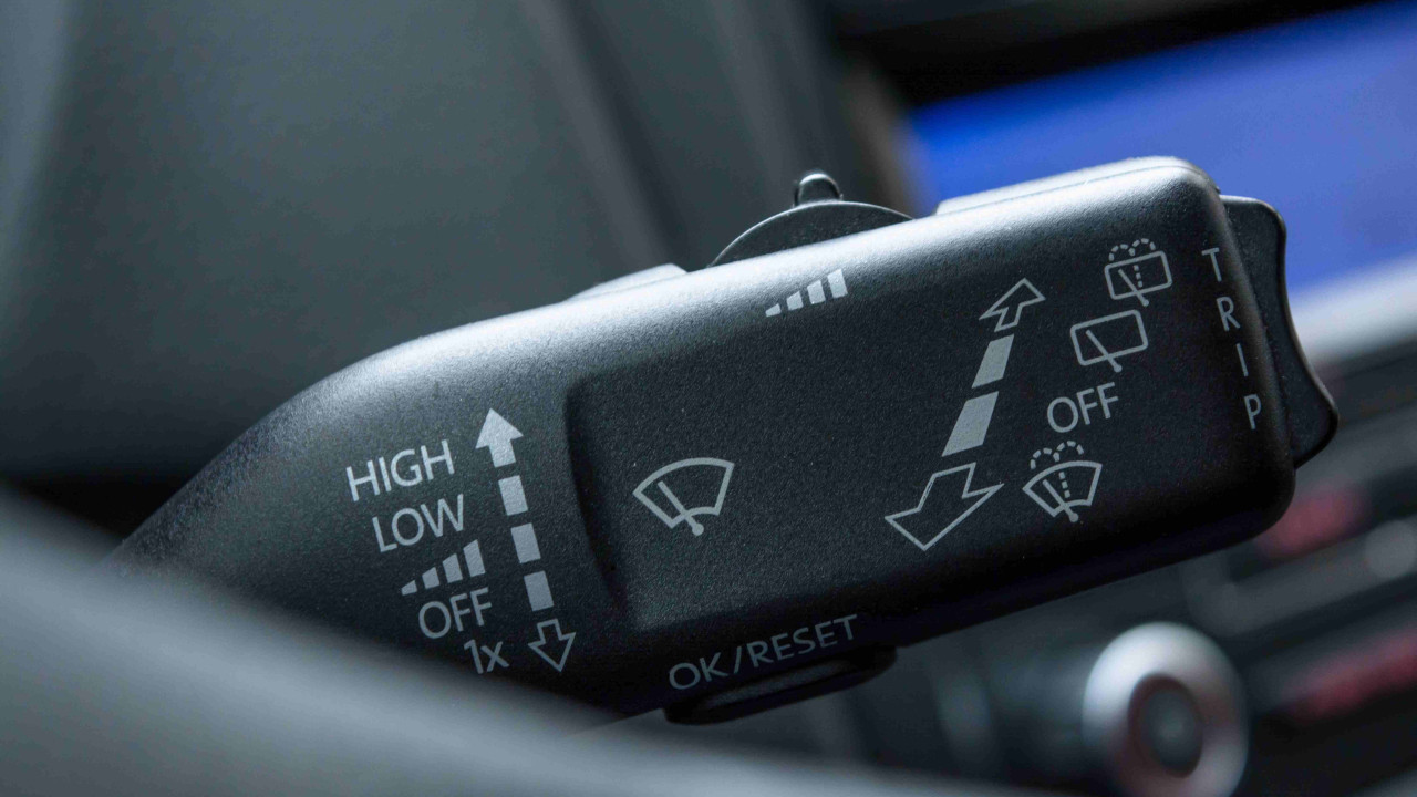 "Odkryj funkcję przycisku obok kierownicy, która oszczędzi mandat"