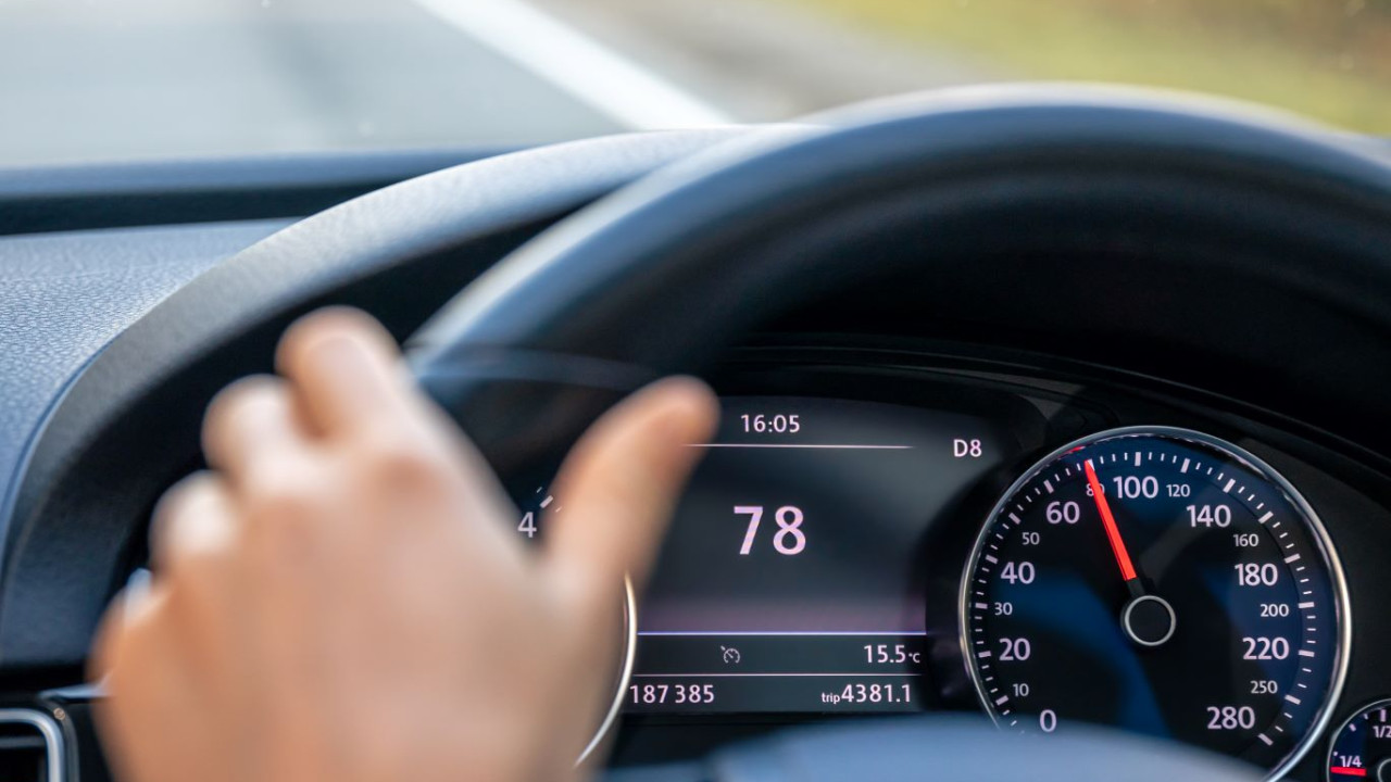 SUV o mocy 900 KM osiąga setkę w mniej niż 3 sekundy!