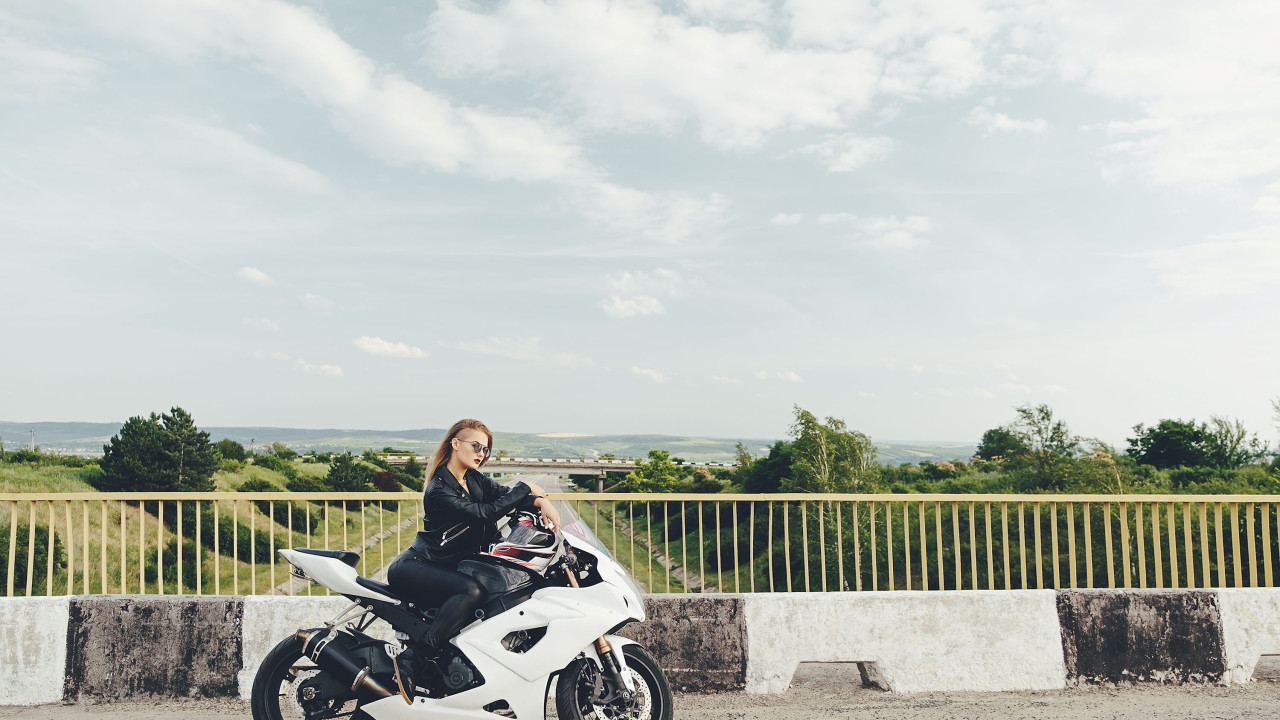 "Śmierć i Fiat 1100R na Ursynowie: Kiedy wrastająca maszyna staje się nieruchomością"