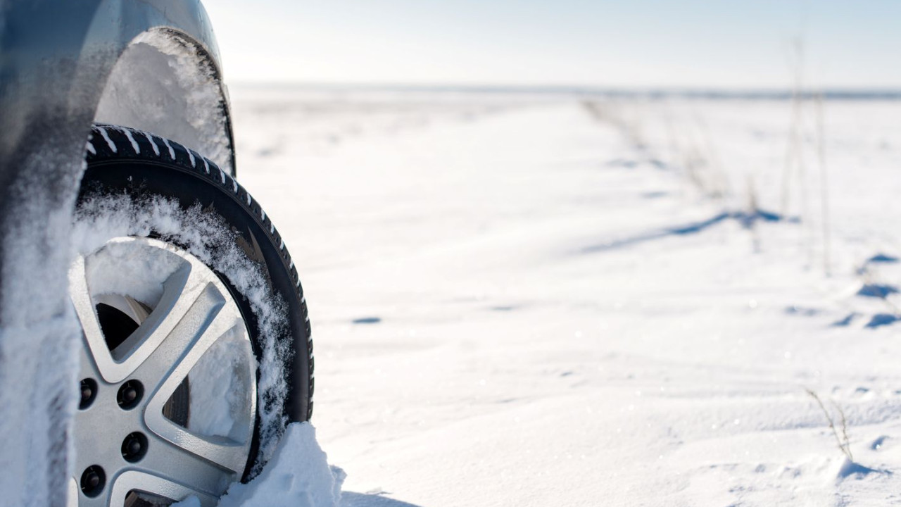 Czy należy się odszkodowanie za wpadnięcie w zaspę? Sprawdź prawo!
