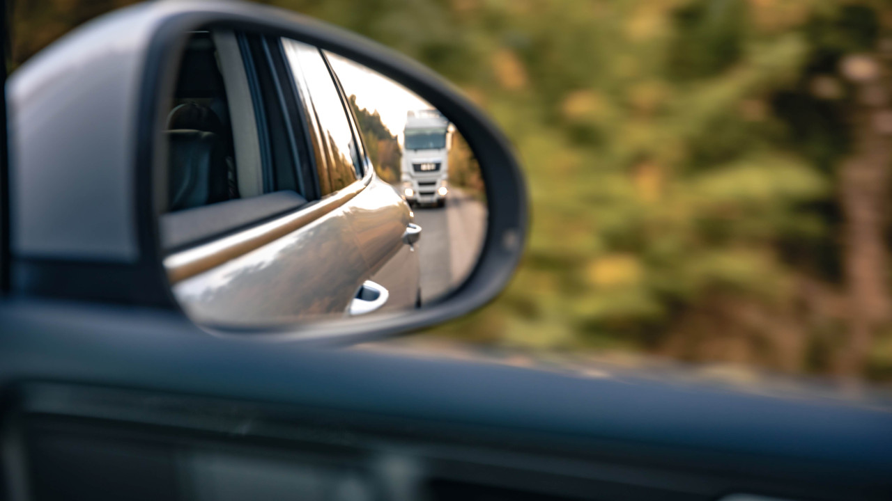 "Niekonwencjonalne porady: Kiedy warto zaufać instynktowi na drodze"