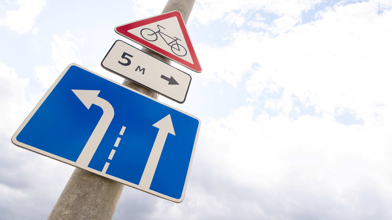 Nowy znak drogowy P-35: kluczowe wskazówki i ostrzeżenia na drogach
