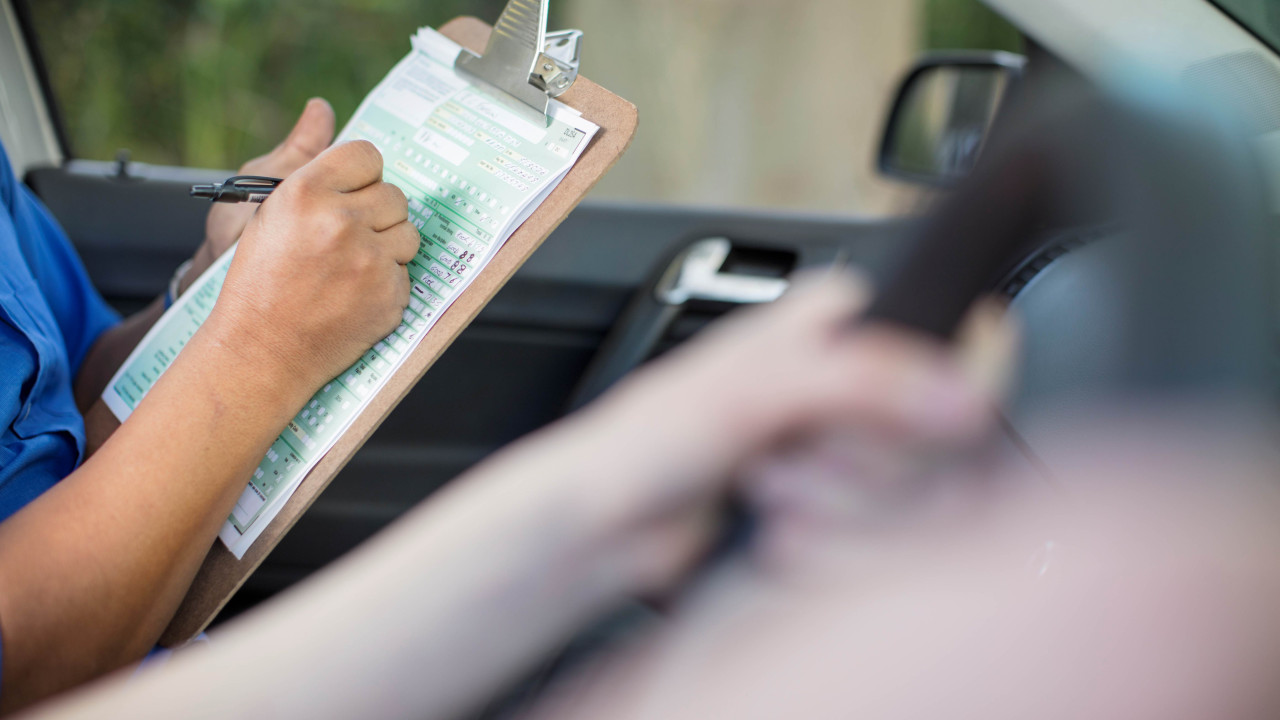 Nowe rejestracje samochodów w Polsce: wzrost w listopadzie 2025