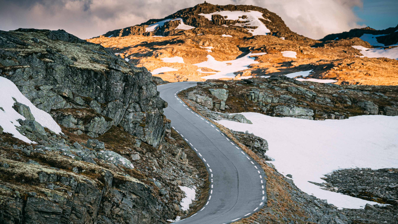 Nietypowy znak drogowy: "Przymrużone oczy" po długiej podróży