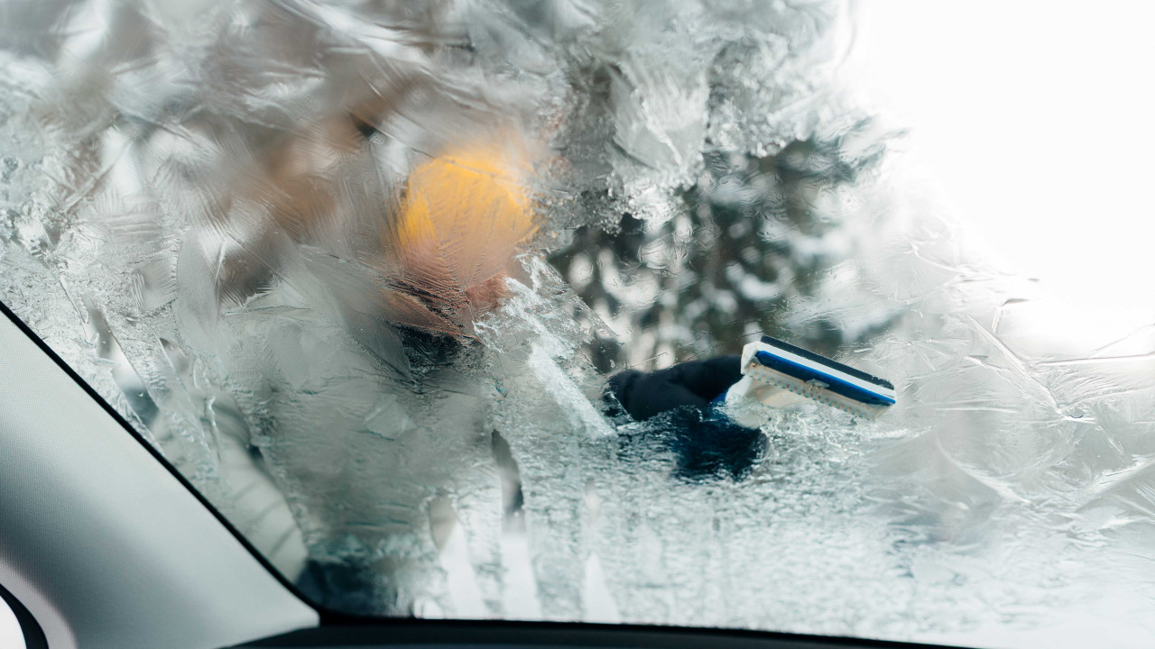 Czy drogi zimowy płyn do spryskiwaczy jest lepszy? Sprawdź skład!