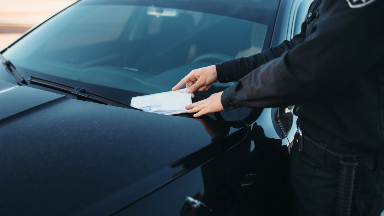 Jak uniknąć mandatu i zachować prawo jazdy? Politycy zaskoczeni