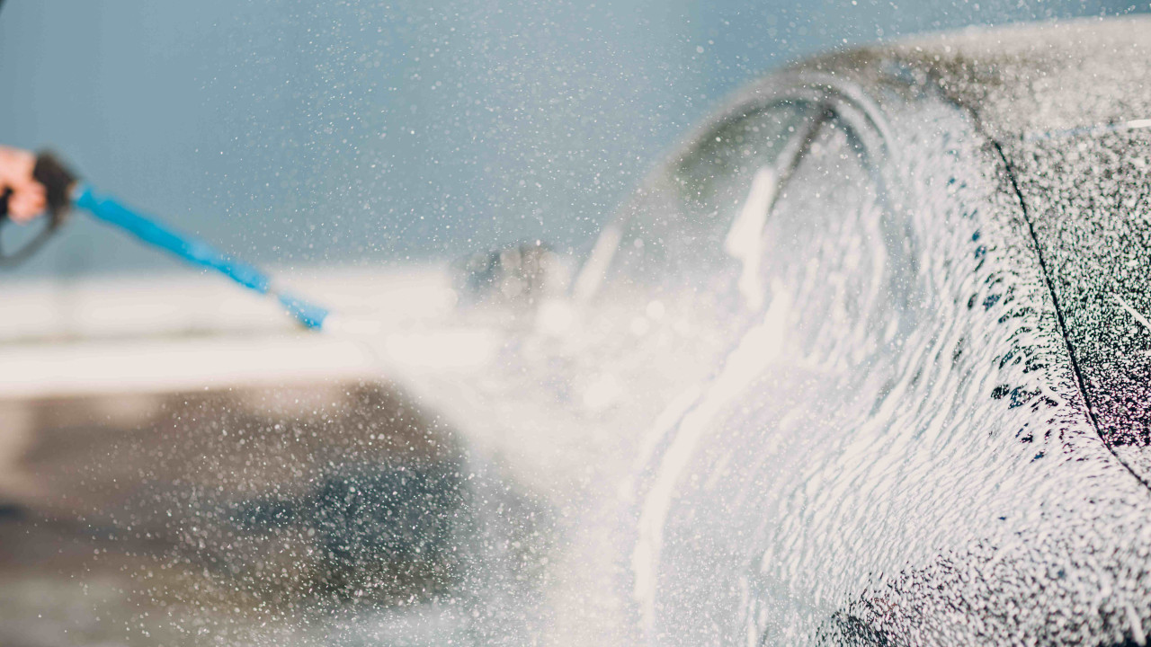 Gąbki na myjni bezdotykowej: Czy to dozwolone?