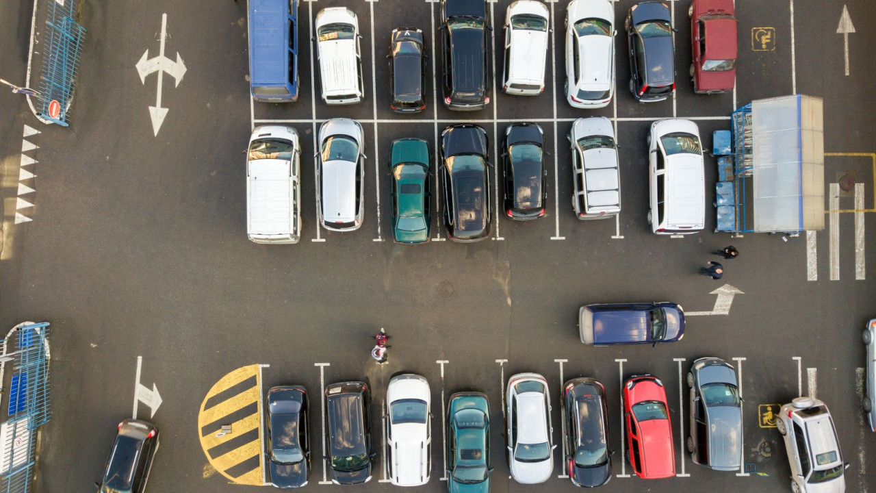 Spór o parkingi narasta: teraz kary także w McDonald's