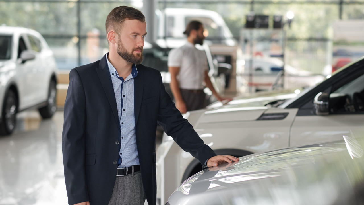 Nowy salon samochodowy zastąpi dawny McDonald's i Shella