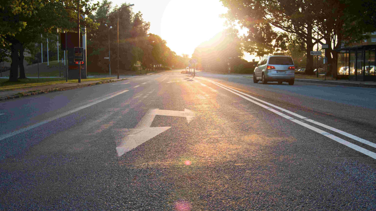 Skręt w lewo: przepisy niejasne, kierowcy często popełniają błąd