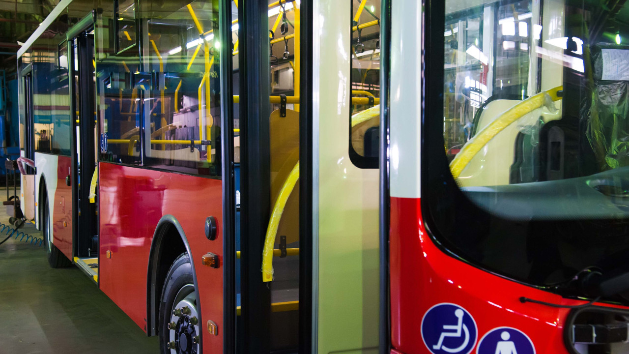 Elektryczne autobusy w konflikcie zbrojnym: eksperci ostrzegają