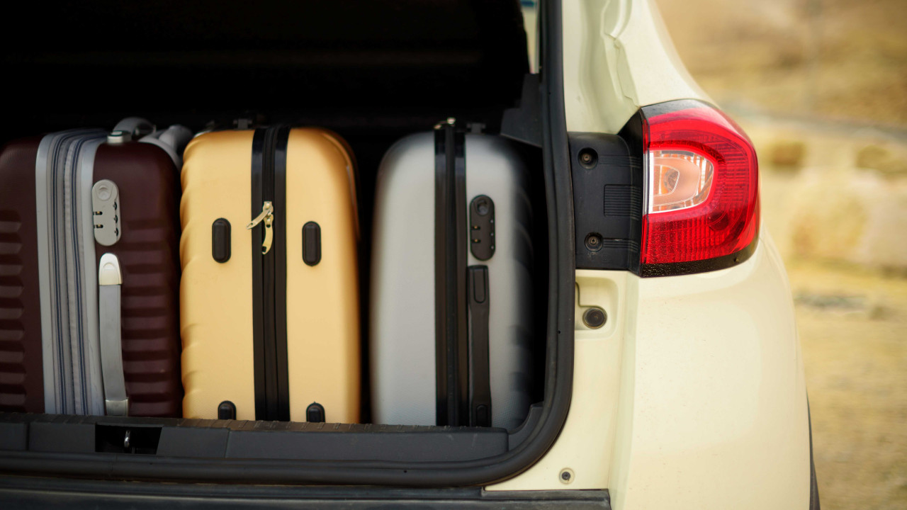 Co lepiej usunąć z bagażnika? Eksperci ostrzegają kierowców
