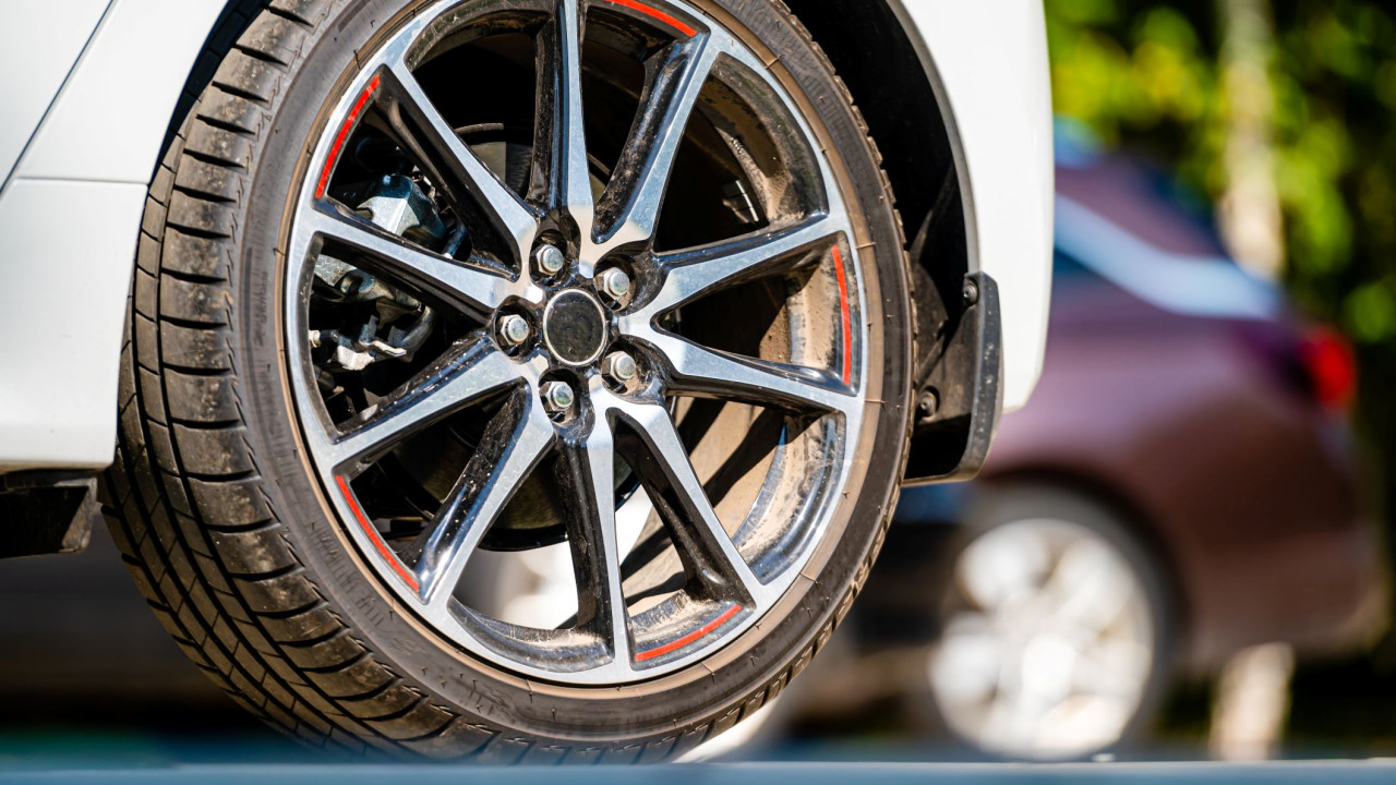 Nowe auta z czujnikami w kołach: zmieniona rola technologii