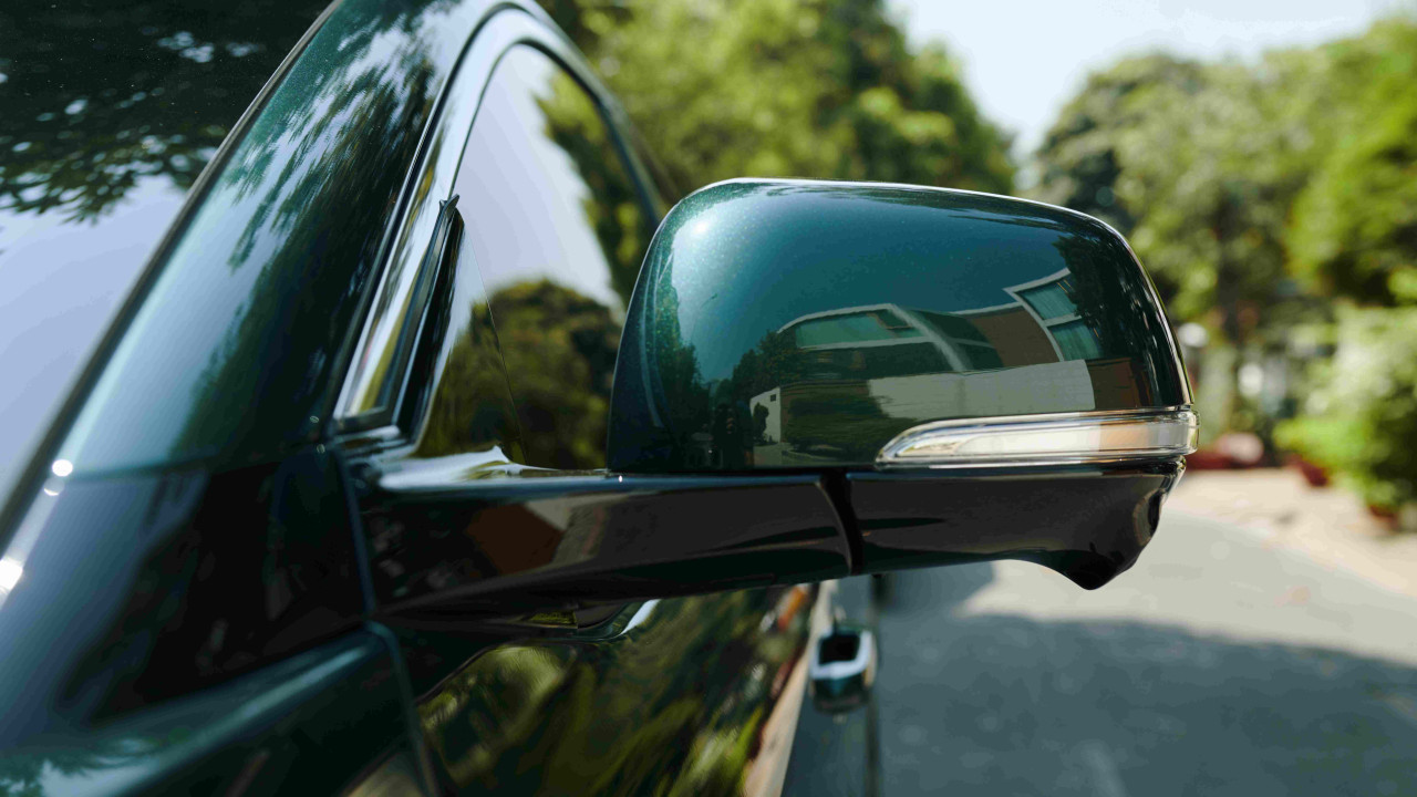 Nieznana funkcja lusterka samochodowego zaskakuje kierowców po latach
