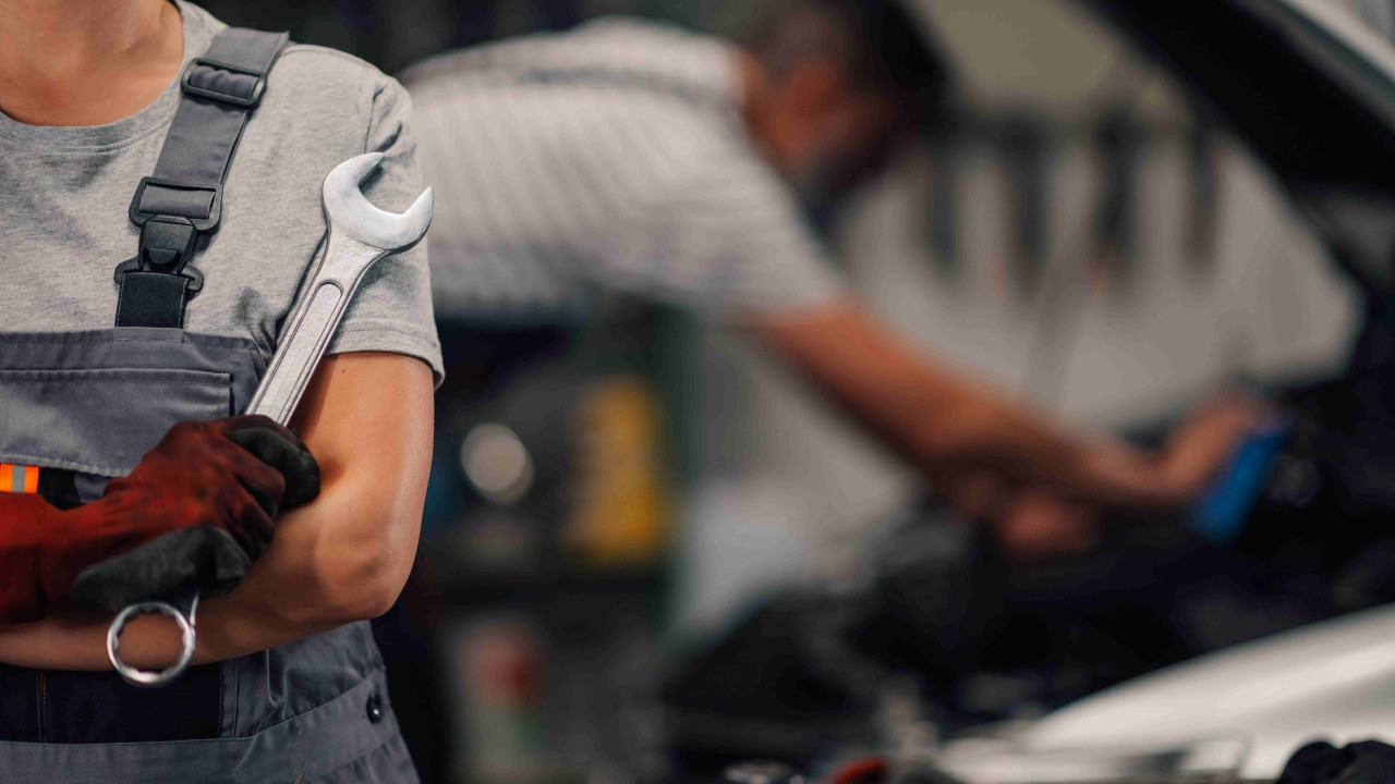 Kontrolka na desce rozdzielczej: Kiedy oznacza poważną awarię auta?