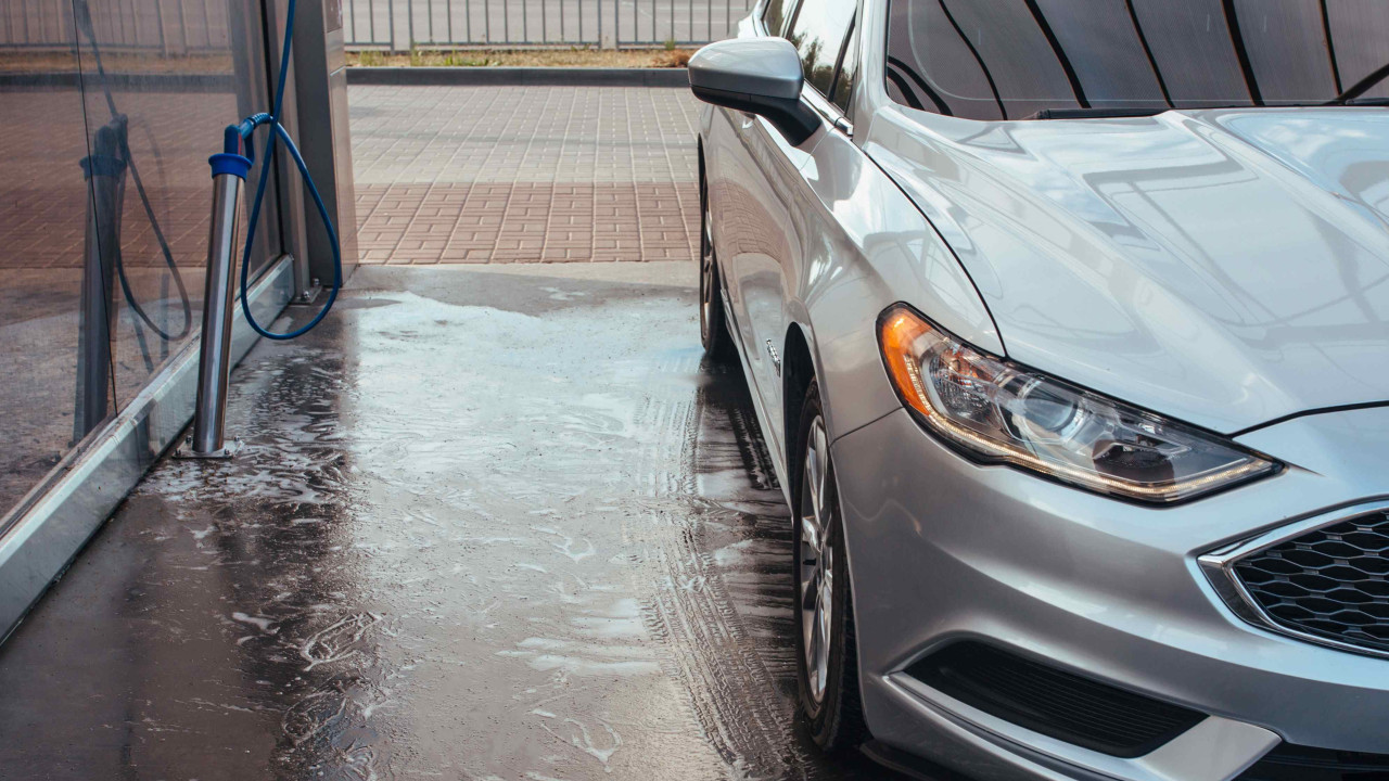 Dacia wyprzedza Renault w sprzedaży samochodów osobowych w Polsce 2025