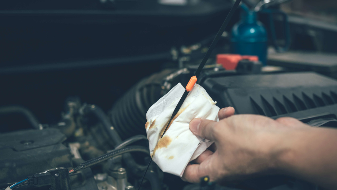 Majonez pod korkiem oleju? Oto co naprawdę oznacza dla silnika