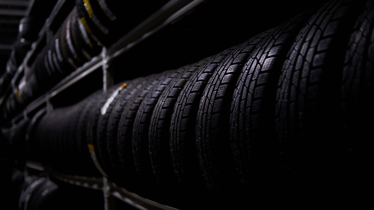 Dlaczego zużyte opony nie nadają się do zwykłego kosza?