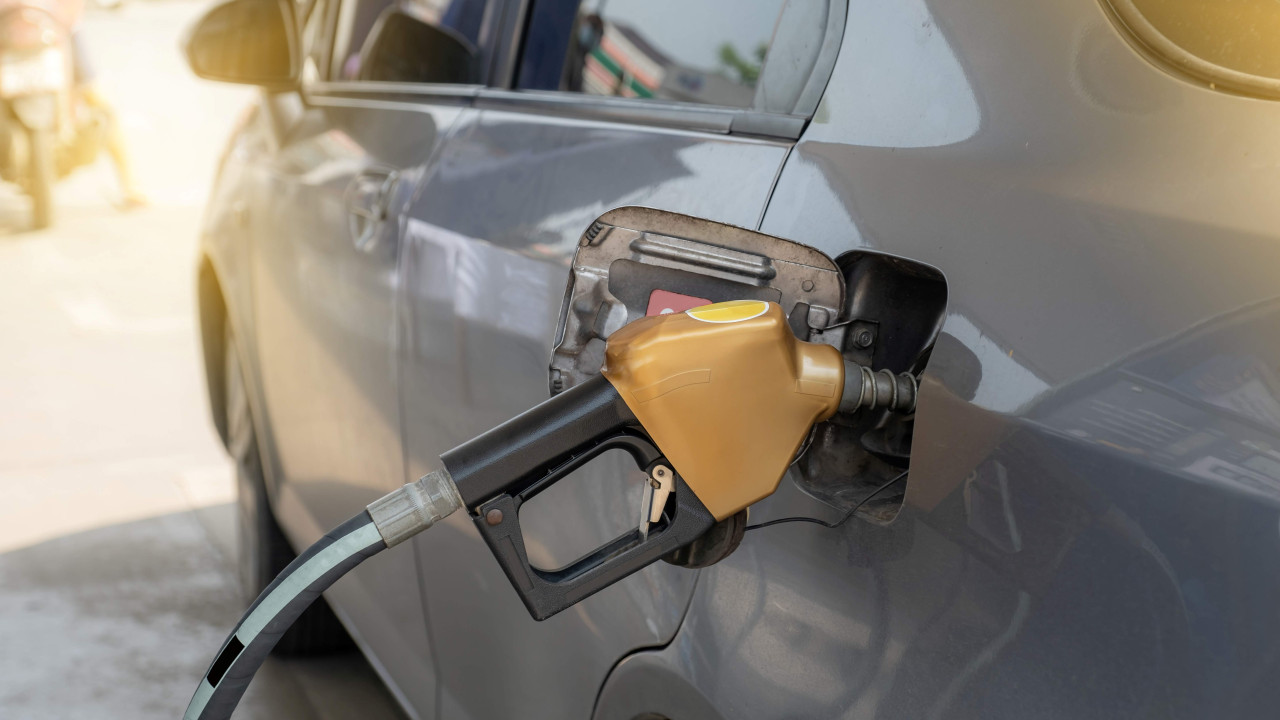 Optymalny poziom paliwa w zbiorniku – uniknij jazdy na rezerwie