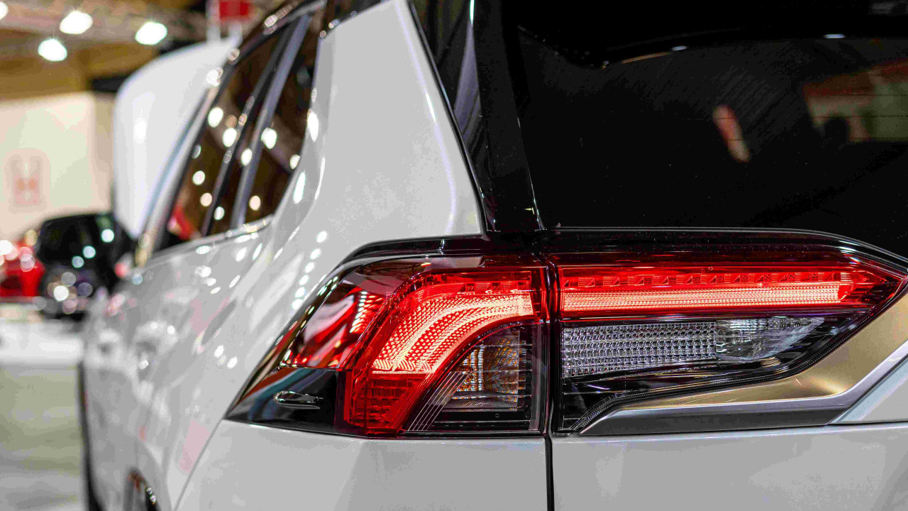 Nowa Toyota RAV4 Plug-in Hybrid: 100 km na prądzie i szybkie ładowanie