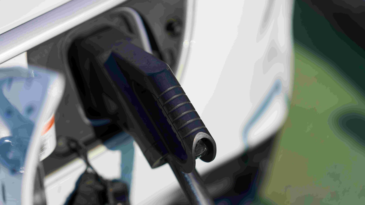 SUV Plug-in za 127 tys. zł: 263 KM i 83 km na prądzie!