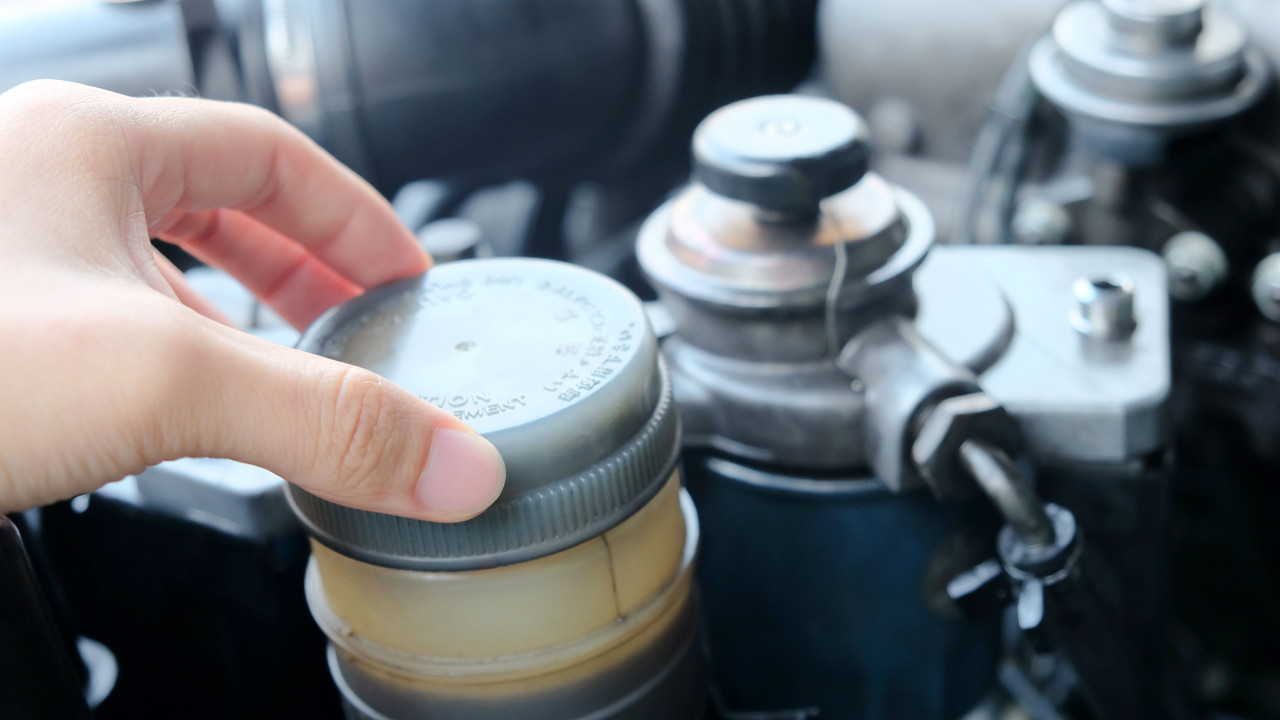 Zielony płyn: Co może oznaczać ten sygnał?