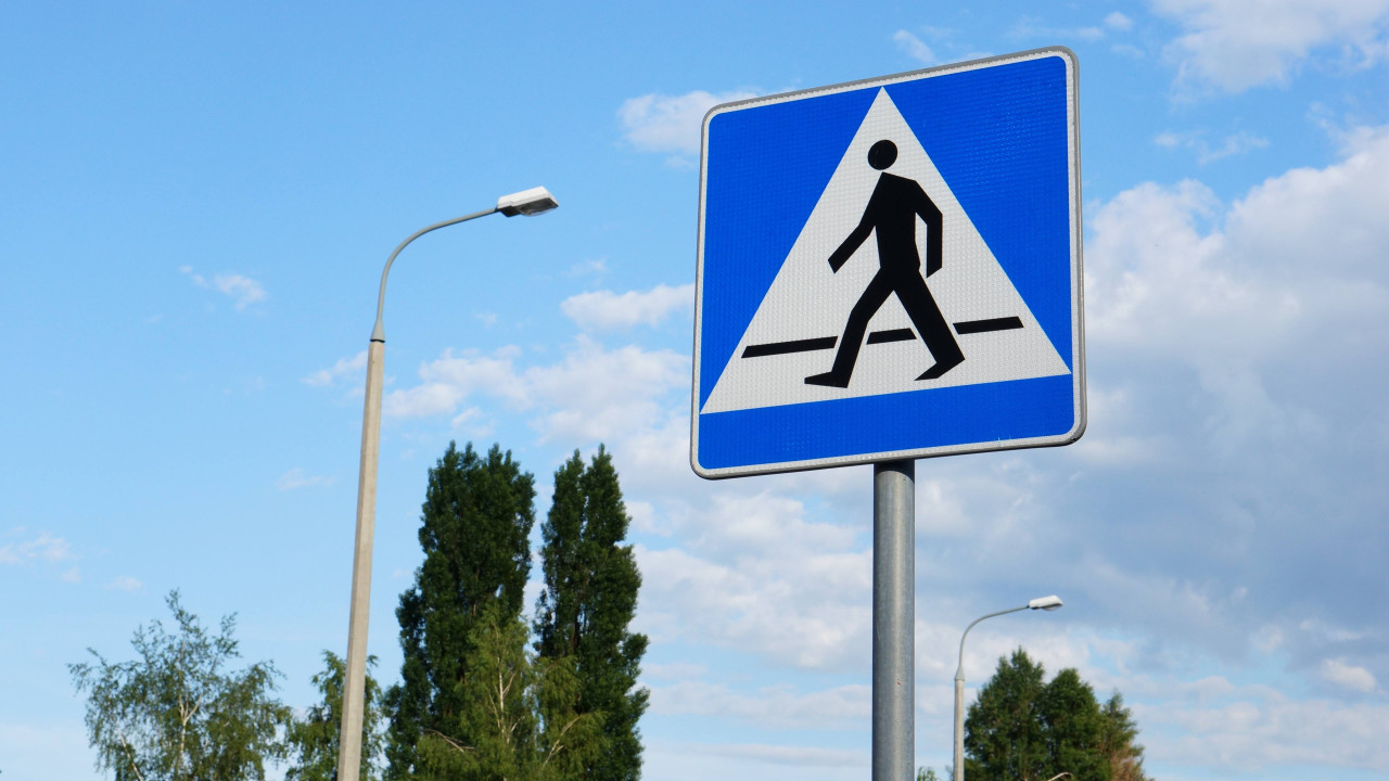 Czy żółty przycisk na przejściu dla pieszych naprawdę działa?