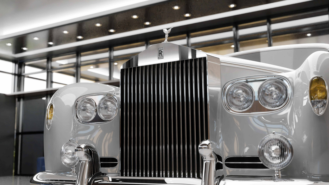 Rolls-Royce zachęca klientów do samodzielnego prowadzenia aut