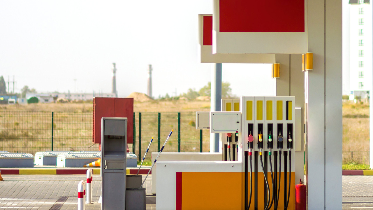 Drastyczny ruch rządu: Tańsze paliwa nie dla każdego