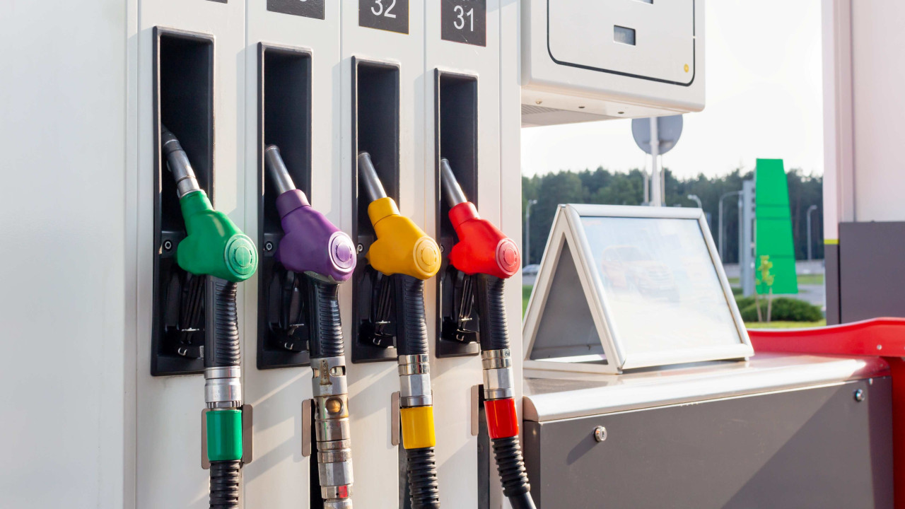 Orlen obniża ceny paliw: Jak zatankować taniej?