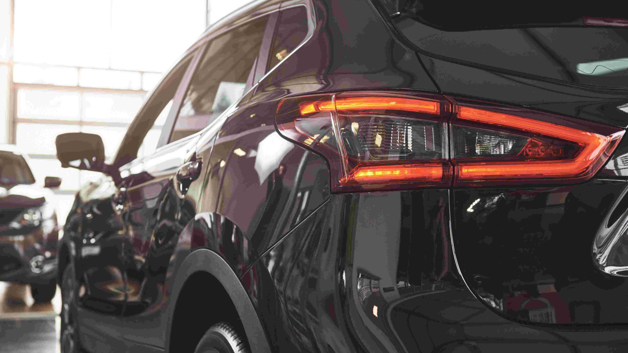 Auto z niskim przebiegiem: więcej wydatków i ukryte ryzyko