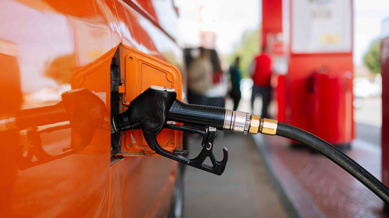Dlaczego lepiej nie tankować paliwa na zapas? Oto kluczowe powody