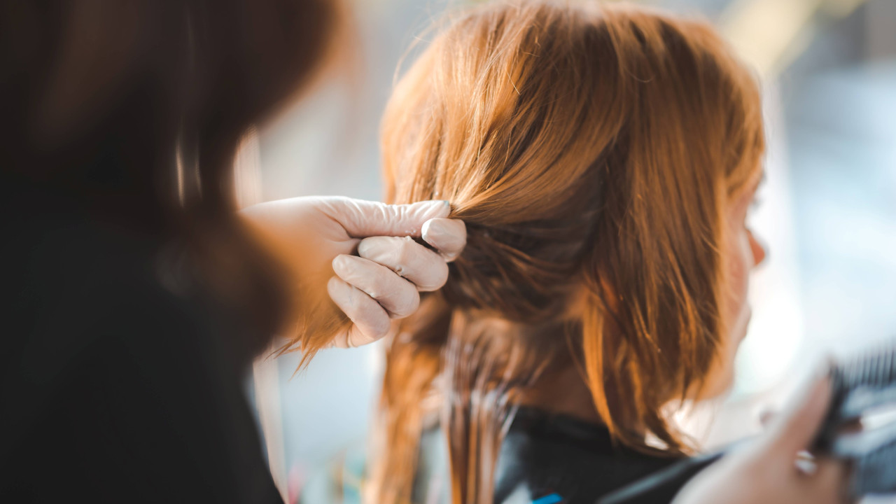 "Pazury" do włosów: Nowy hit w upięciach dodający objętości